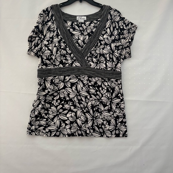 Chaus Tops - Chaus Black and White Leaf Print VNeck Blouse Size Large Raton/Spandex INV25/317